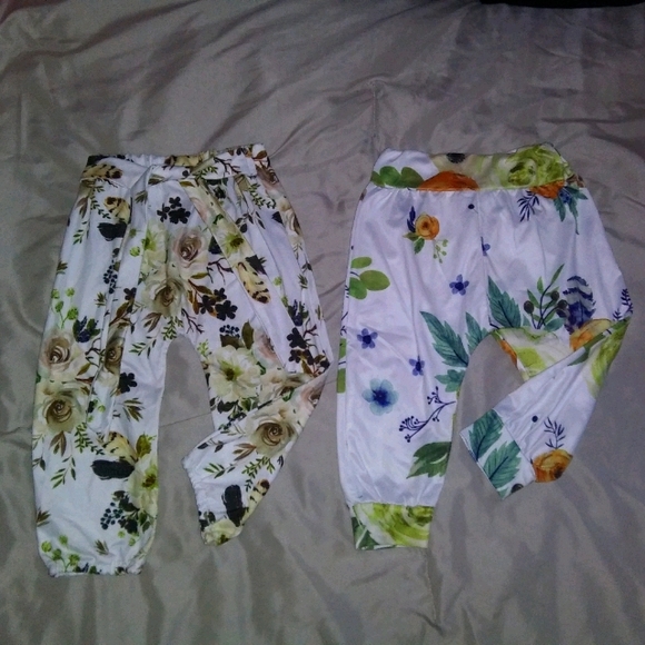 Two adorable flower pants - Picture 1 of 3